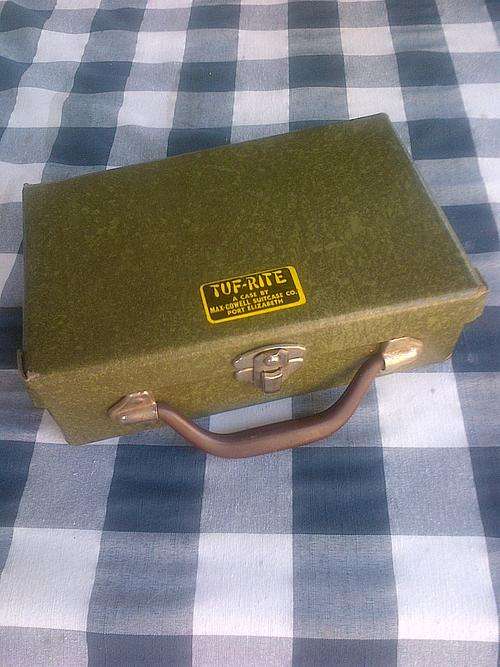 VINTAGE SMALL SUITCASE - TUF-RITE GREEN