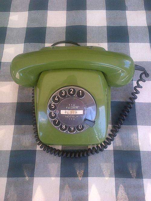 GERMAN OLD STYLE BRIGHT GREEN TELEPHONE - GREAT DISPLAY PIECE -