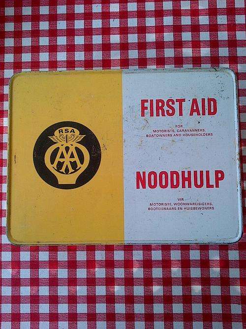 AA MEDICAL FIRST AID / NOODHULP TIN: GREAT FIND - PARTIAL CONTENTS -