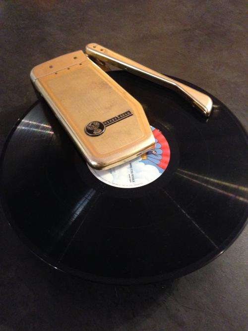 1950's WONDERGRAM PORTABLE TURNTABLE - ENGLISH MADE - GREAT FIND AND VERY RARE -
