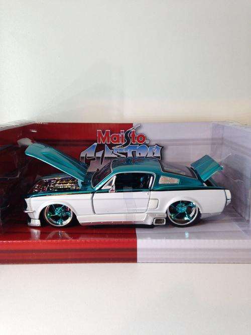 MAISTO 1967 FORD MUSTANG GT DIE CAST MODEL - LARGE 1-24 SCALE -