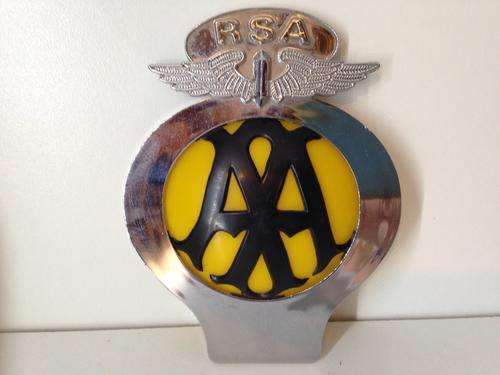 AA MOTOR BADGE - PLASTIC BADGE & VERY GOOD CONDITION - GREAT FIND -