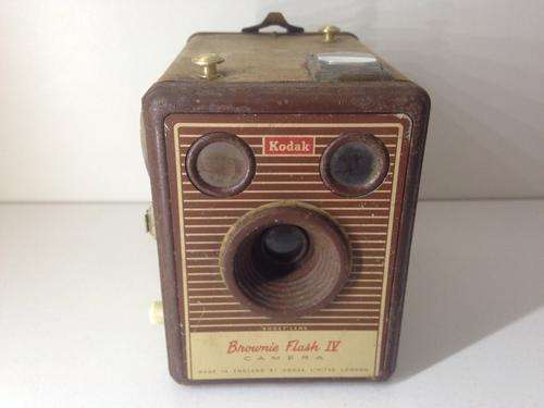 BROWNIE FLASH IV CAMERA - AMAZING FIND -