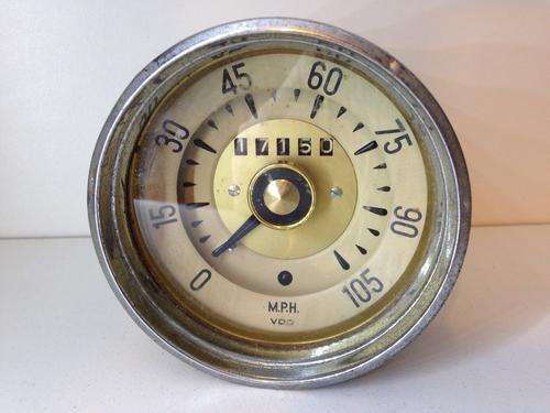 GREAT OLD SPEEDOMETER, MILES PER HOUR - GREAT DISPLAY ITEMS FOR THE CAR COLLECTOR -