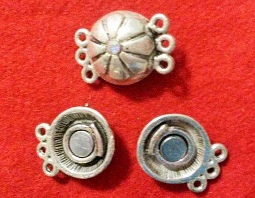 3 x 3-strand magnetic nickel clasp with stone