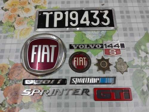Mixed lot of Vintage and Modern car badges