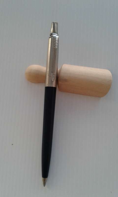 lot of parker pen/pencils