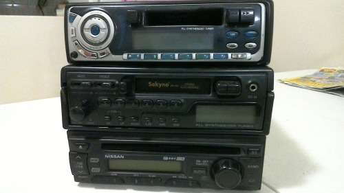 Lot of 3 older car Radios ,