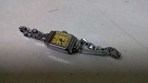 1940s Cygnet 15 Jewels Antimagnetic Swiss made Ladies Wristwatch