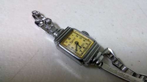 1940s Cygnet 15 Jewels Antimagnetic Swiss made Ladies Wristwatch