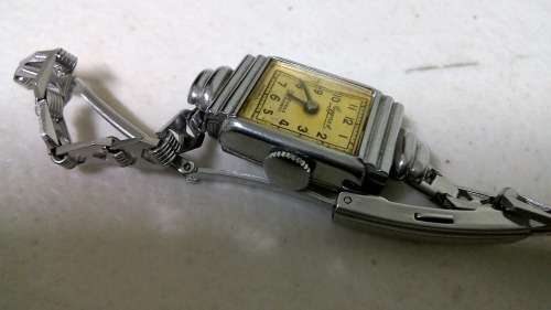 1940s Cygnet 15 Jewels Antimagnetic Swiss made Ladies Wristwatch