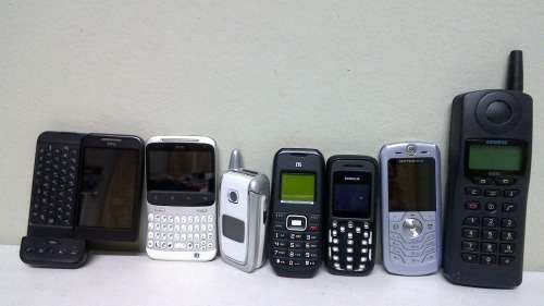 Lot of 16 Older Phones for the collector