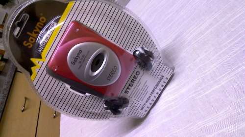 Sakyno SK-3100 Auto Stop Walkman With 6 Original Chrome Cassette Tapes .