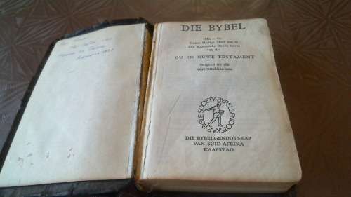Vintage Afrikaans Bible in good conditon