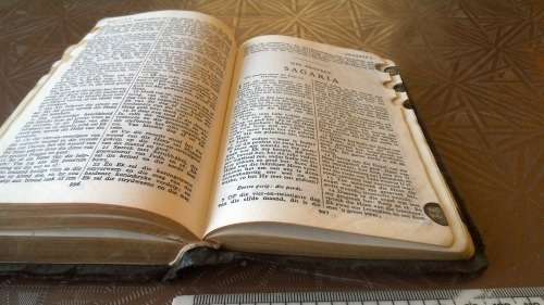 Vintage Afrikaans Bible in good conditon