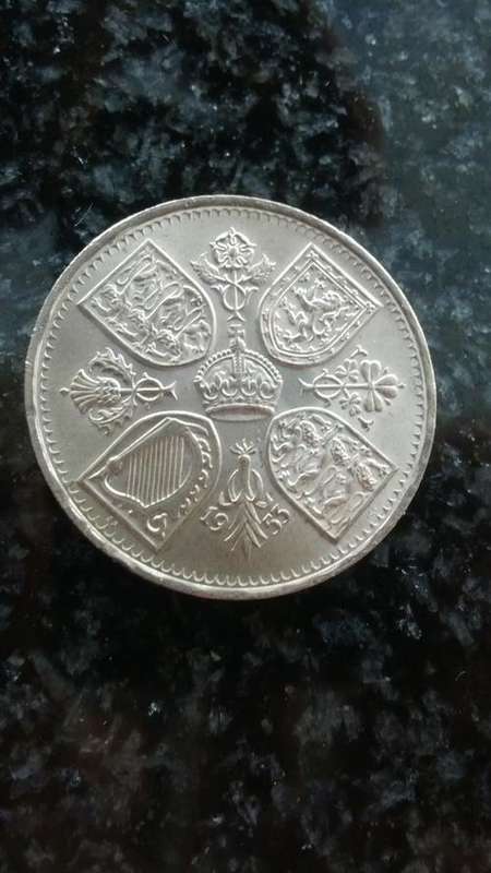 BRITISH QUEEN ELIZABETH CORONATION CROWN COIN 1953