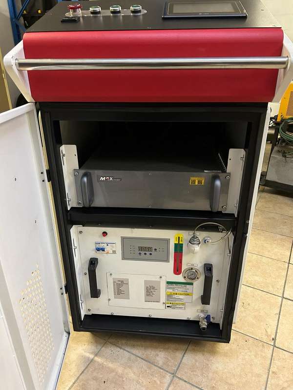 1500W Hand-held fiber laser cleaning machine (CW)