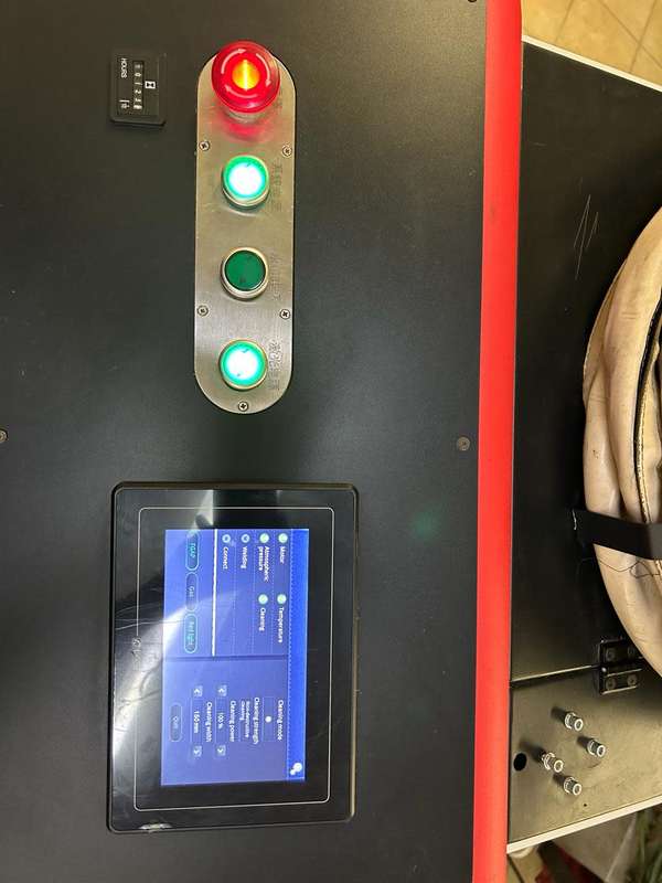 1500W Hand-held fiber laser cleaning machine (CW)