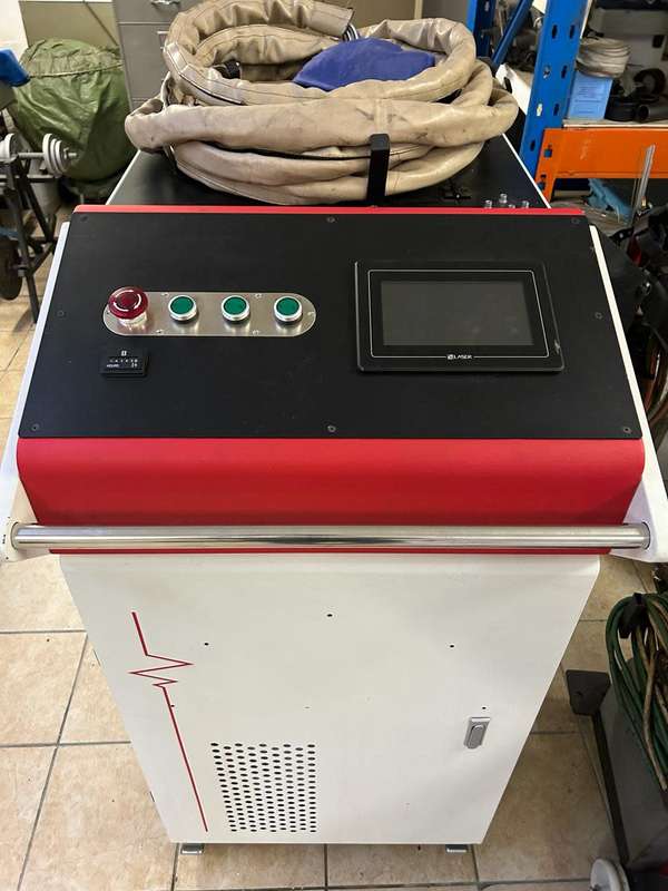 1500W Hand-held fiber laser cleaning machine (CW)