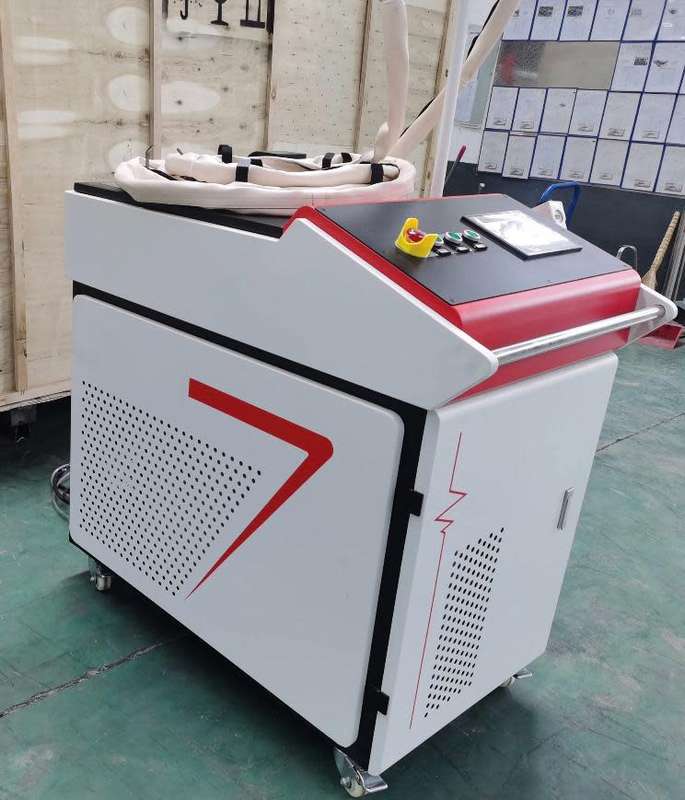 1500W Hand-held fiber laser cleaning machine (CW)