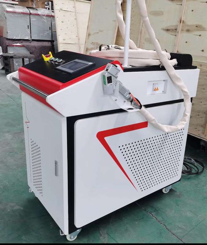1500W Hand-held fiber laser cleaning machine (CW)