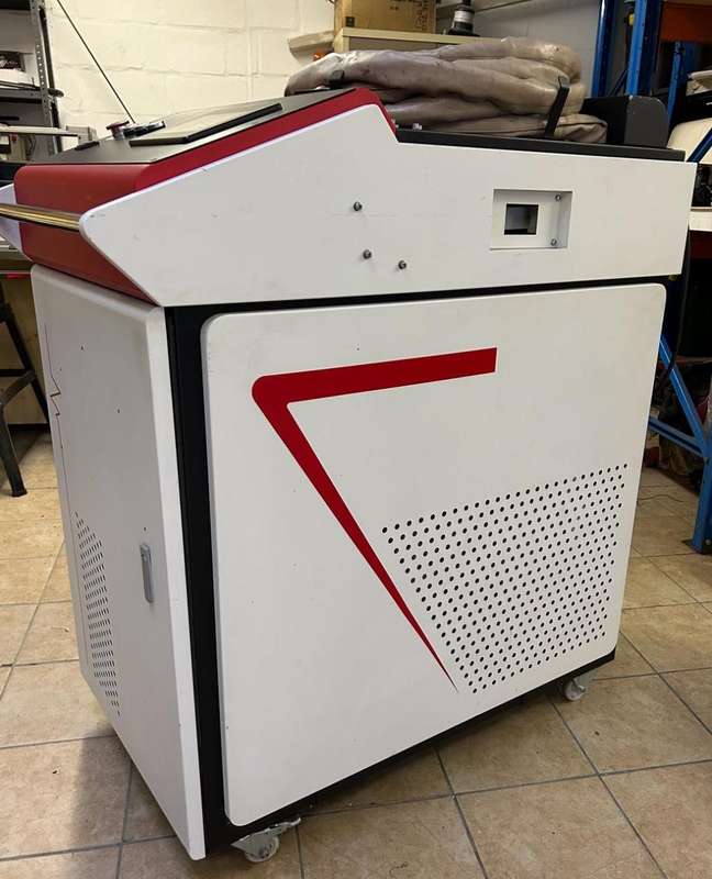 1500W Hand-held fiber laser cleaning machine (CW)