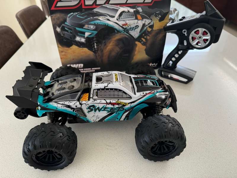 SCY-16101PRO Sweep Brushless RC car Monster truck 4x4 2.4Ghz  (USED)