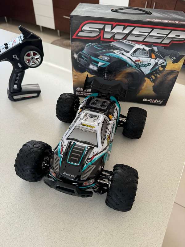 SCY-16101PRO Sweep Brushless RC car Monster truck 4x4 2.4Ghz  (USED)