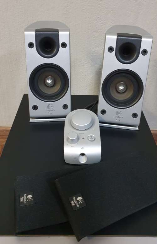 Logitech Z-2300 THX-Certified 2.1 Speaker System with Subwoofer