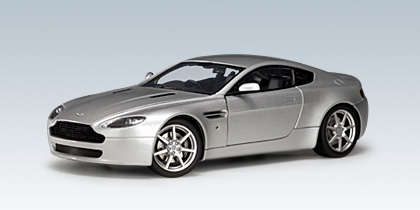 AutoArt Aston Martin V8 Vantage