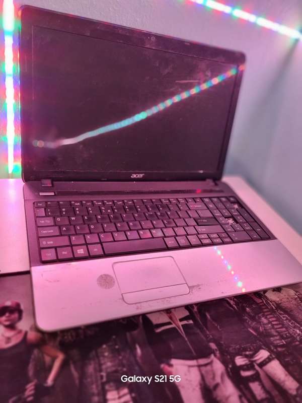 Acer aspire E1