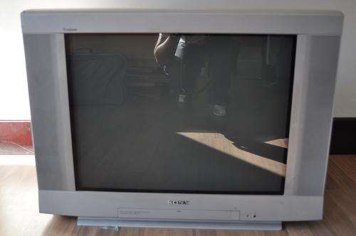 SONY TRINITRON 72CM FLAT SCREEN