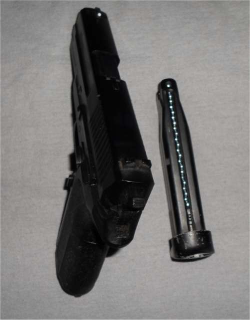 KWC SIG SAUER SP2022 CO2 GAS PELLET GUN (4.5mm Steel BB in .177 Calibre)