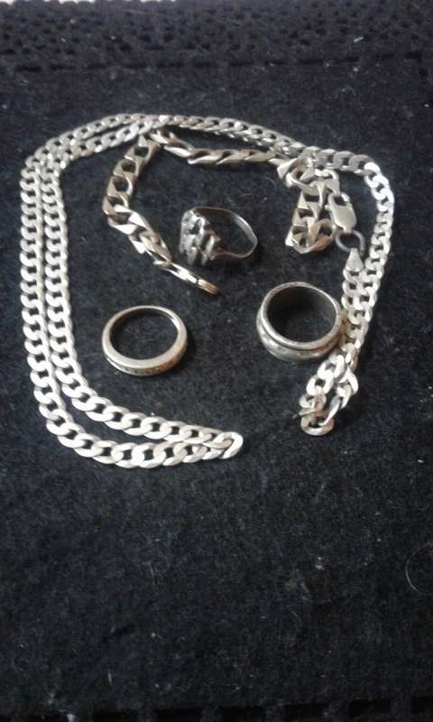 LOT OF 925 SILVER NECKLACE AND BRACELET AND 3 SILVER RINGS 1 BID FOR ALL WEIGHT IS 51.63 GRAMS
