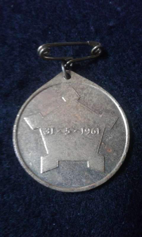 MEDAL REPUBLIC OF SOUTH AFRICA WEIGHT IS 15.48 GRAM 31.5 1961 PLEASE SEE PHOTOS