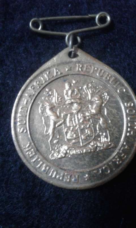 MEDAL REPUBLIC OF SOUTH AFRICA WEIGHT IS 15.48 GRAM 31.5 1961 PLEASE SEE PHOTOS