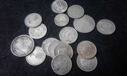 MIXED LOT SILVER COINS  WEIGHT IS 47.91 GRAMS SIKSPENS AND SHIELINGS SEE PHOTOS PLEASE