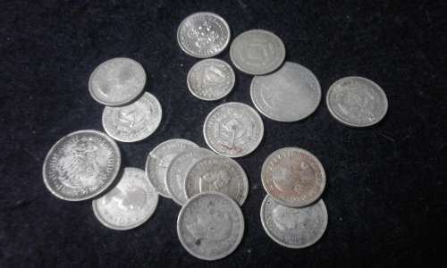 MIXED LOT SILVER COINS  WEIGHT IS 47.91 GRAMS SIKSPENS AND SHIELINGS SEE PHOTOS PLEASE