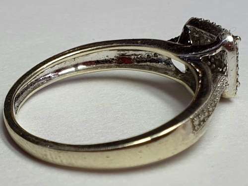 9ct White Gold Ring