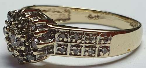 9ct Diamond Ring