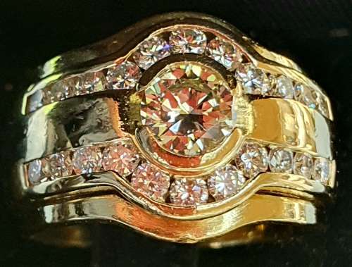 18 ct Yellow Gold and Diamond Ring