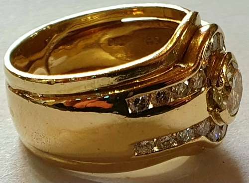 18 ct Yellow Gold and Diamond Ring