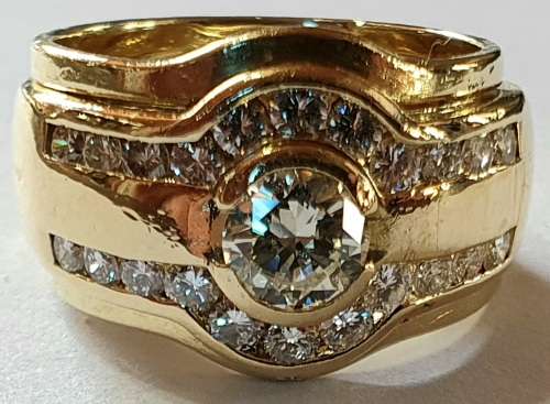 18 ct Yellow Gold and Diamond Ring