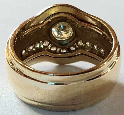 18 ct Yellow Gold and Diamond Ring