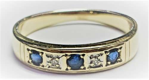 Ladies Diamond and Sapphire Dress Ring.