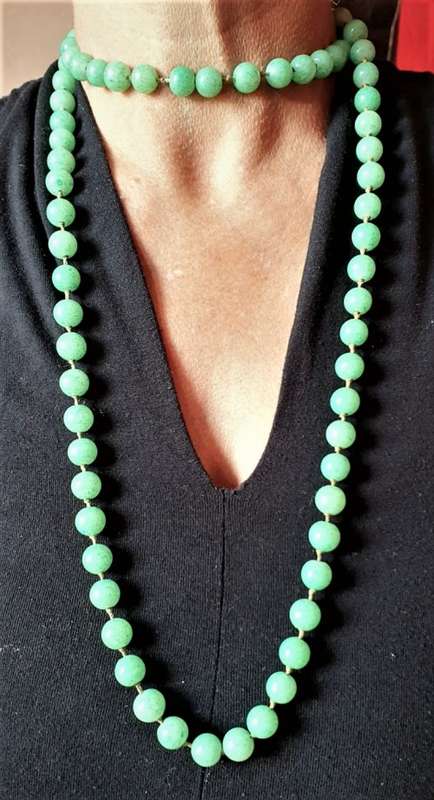 `Extremely Beautiful` ANTIQUE `JADE BEAD` Necklace, with 96 Jade Beads (960 Cara