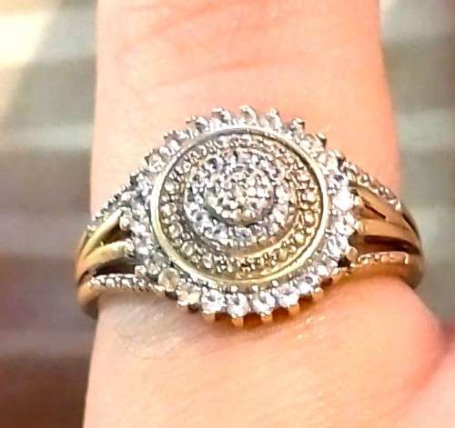 `Beautiful`  LADIES 0.25 Carat, Natural DIAMOND DRESS / ENGAGEMENT RING set in 9CT YELLOW GOLD.