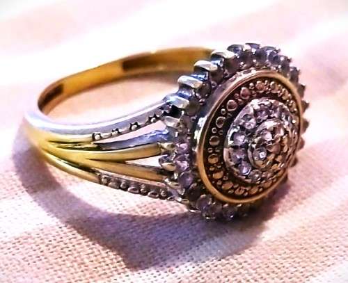 `Beautiful`  LADIES 0.25 Carat, Natural DIAMOND DRESS / ENGAGEMENT RING set in 9CT YELLOW GOLD.