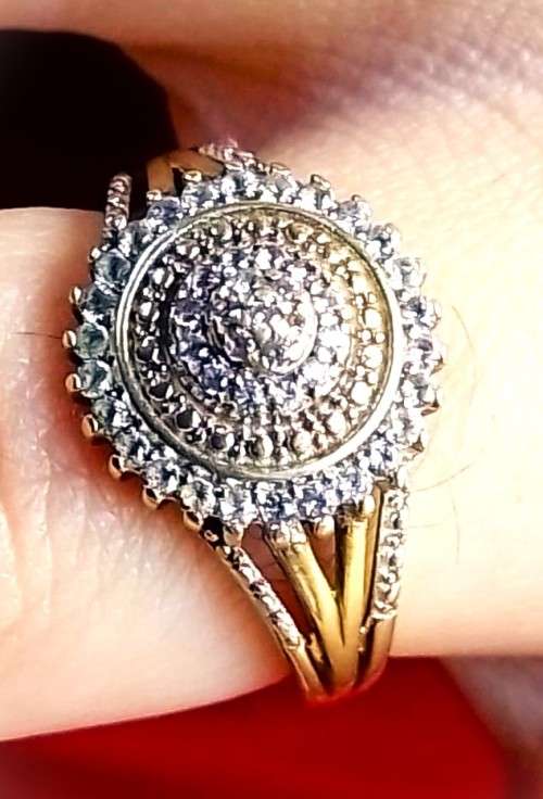 `Beautiful`  LADIES 0.25 Carat, Natural DIAMOND DRESS / ENGAGEMENT RING set in 9CT YELLOW GOLD.