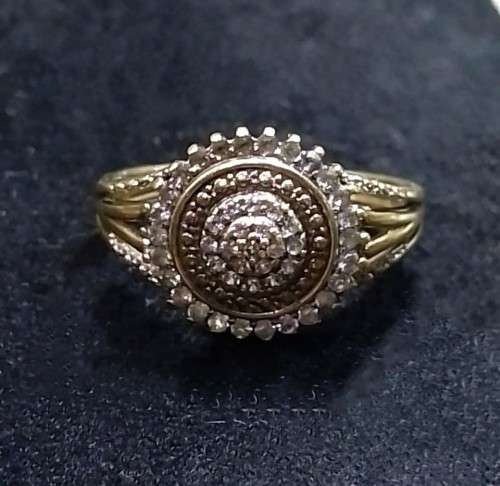 `Beautiful`  LADIES 0.25 Carat, Natural DIAMOND DRESS / ENGAGEMENT RING set in 9CT YELLOW GOLD.